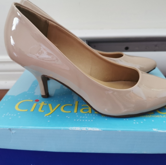 Heels size 7 - Picture 3 of 5